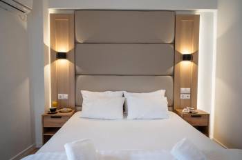 Double Room with Balcony9