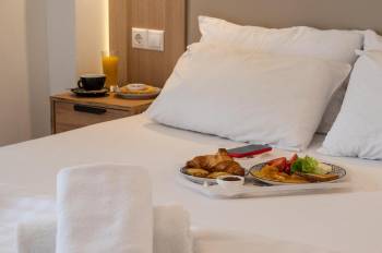Double Room with Balcony10