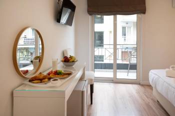 Double Room with Balcony12