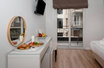 Double Room with Balcony14